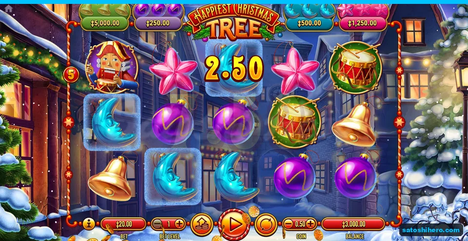 Three moons highlighted for a small line win